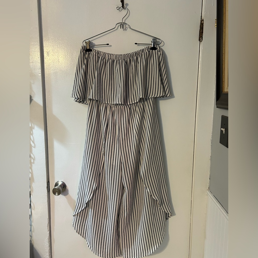 Favlux  white with black stripes floaty ruffled top strapless size large